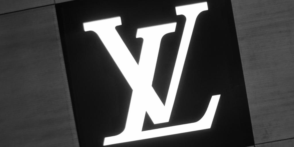 Luxury brands love black color